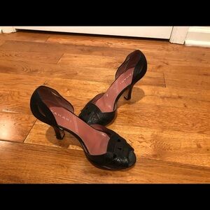 Tahari peep toe leather pumps - size 7.5